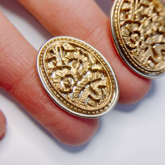 VTG Cut Out Filigree Clip-On Earrings Gold Tone Egyptian Revival Floral 50s-60s - Picture 5 of 8